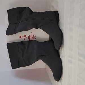 NWB Kelimae Style & Co Grey Boots! Size 7